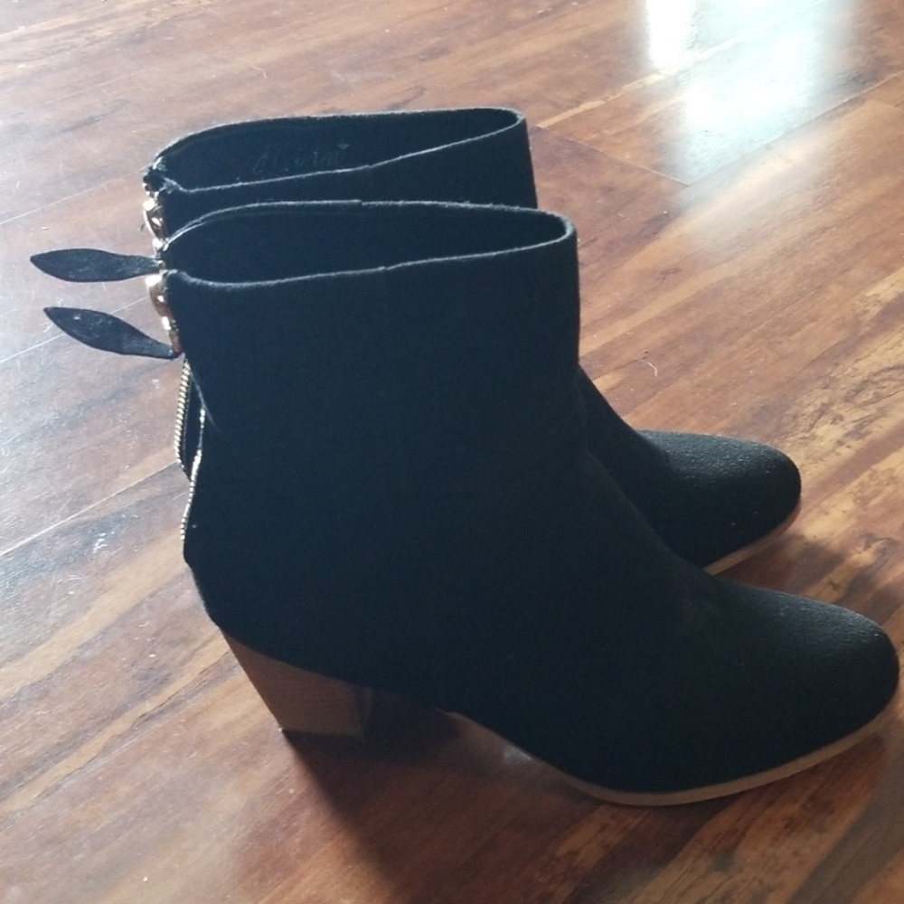 Boots - Picture 4 of 4